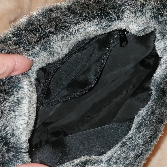 ☃️ Seventh Avenue Black Small Handbag - Picture 3 of 5